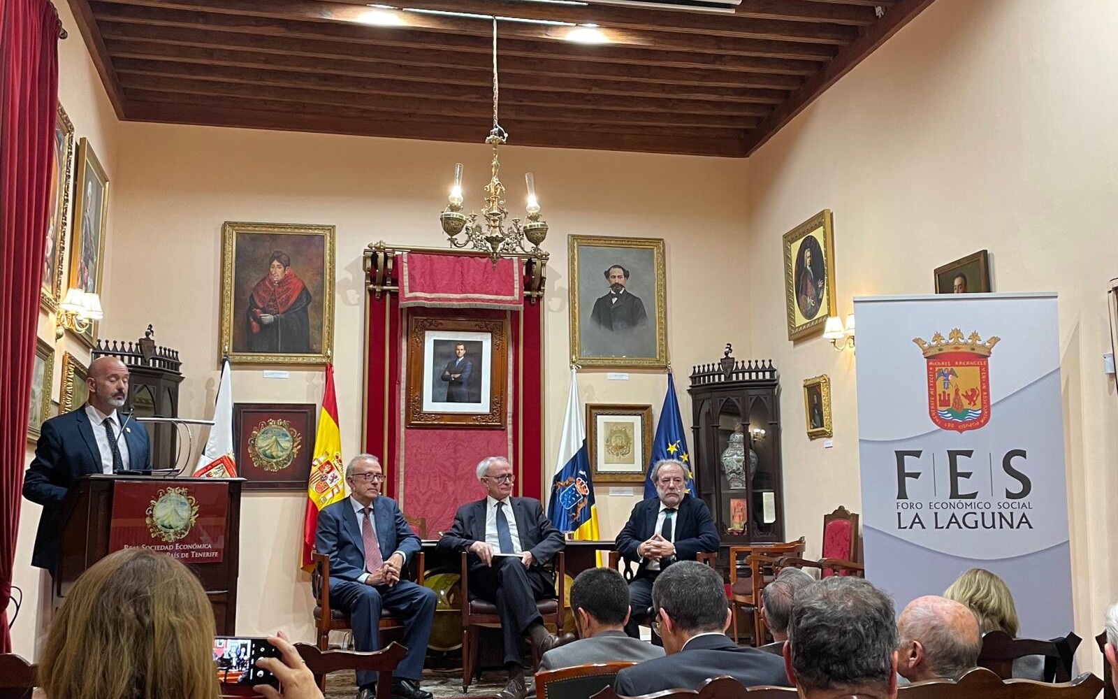 El CES de Canarias participó en un encuentro histórico junto al CES de España y el Foro Económico y Social de La Laguna