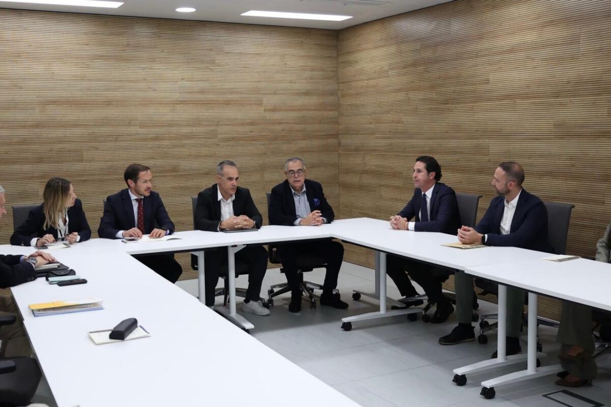 Transición, comisionado del REF y CES trabajan para crear una industria canaria de economía circular sobre residuos