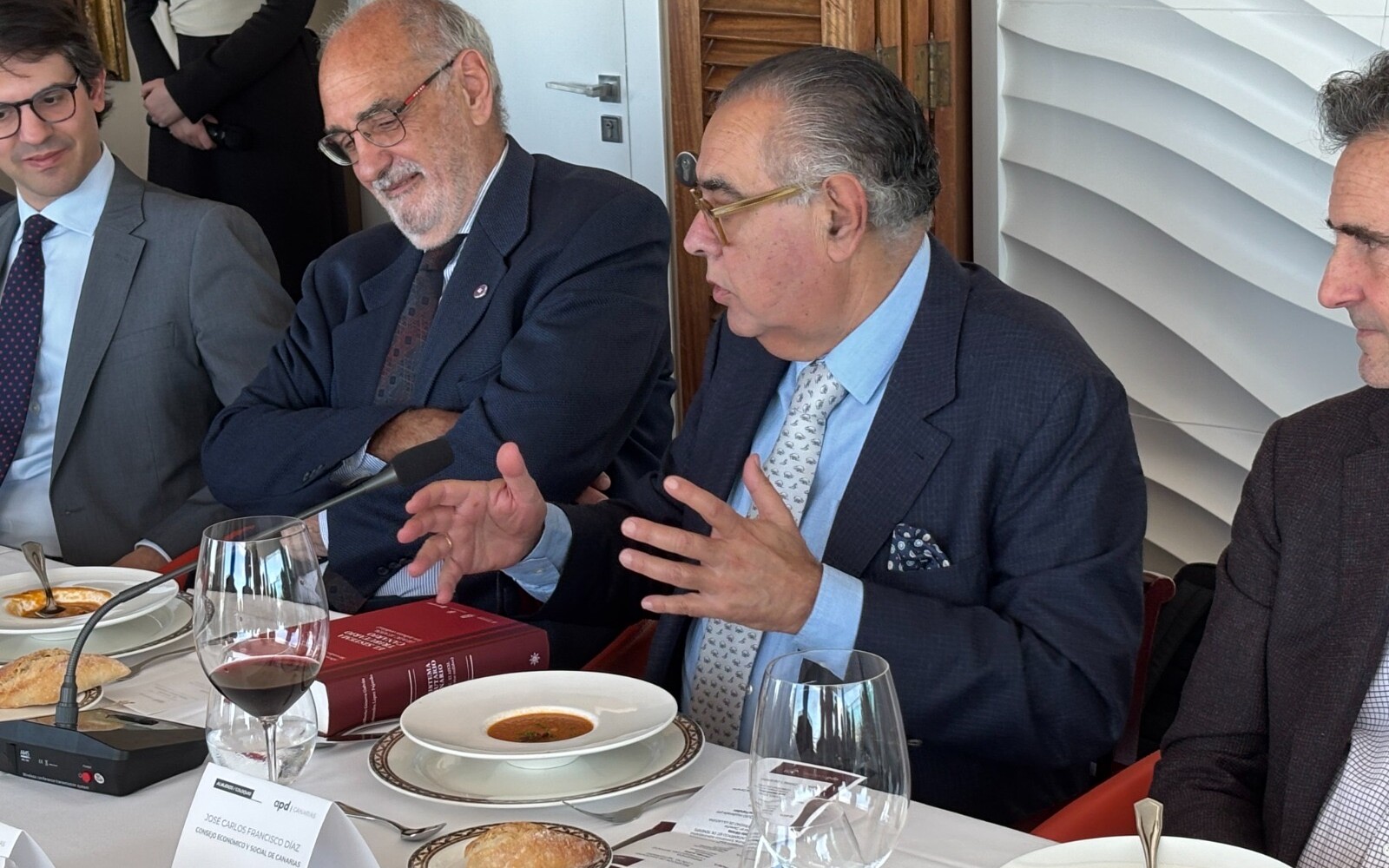 El CES participa en un encuentro sobre el Sistema Tributario Canario