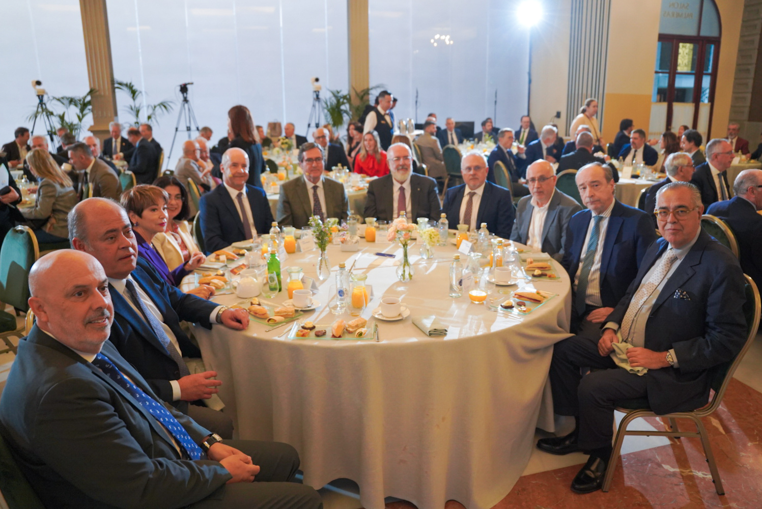 El CES asiste al desayuno empresarial organizado por la Confederación Canaria de Empresarios